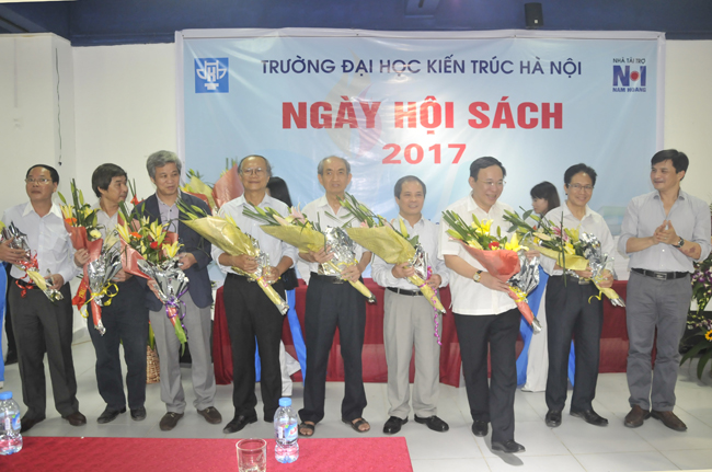 Tưng bừng ngày hội “Hành trang tri thức” Cuốn sách nhỏ - Tri thức lớn