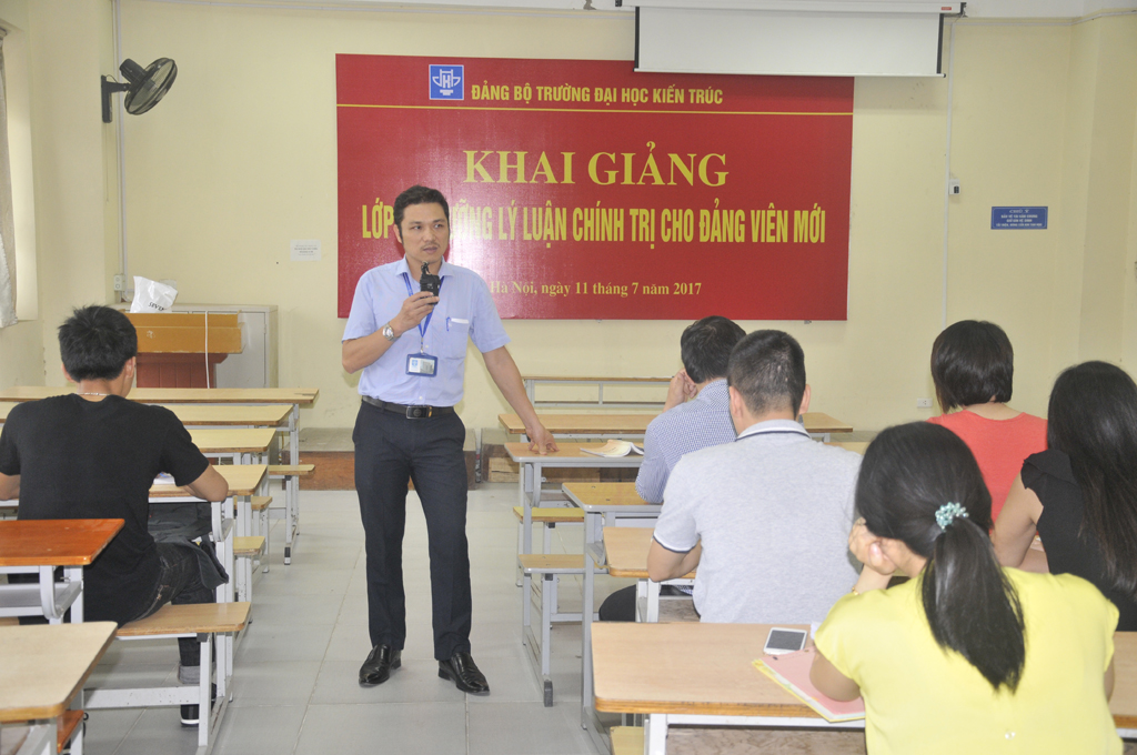 Khai giảng lớp bồi dưỡng lý luận chính trị cho Đảng viên mới năm 2017