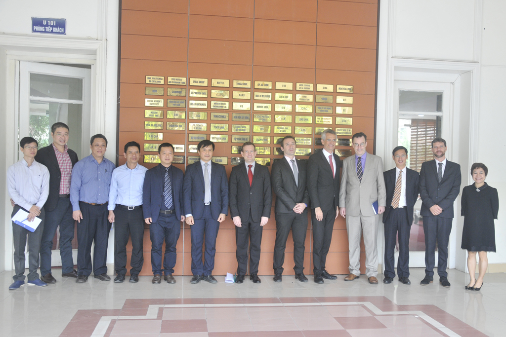 Đại sứ Pháp thăm Trường Đại học Kiến trúc và Chi nhánh của L'Espace tại Hà Đông