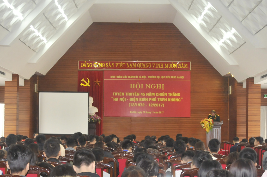 Nói chuyện chuyên đề nhân Kỷ niệm 45 năm Chiến thắng Hà Nội - Điện Biên Phủ trên không