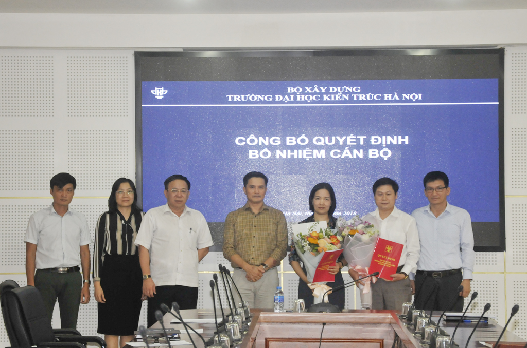Trao quyết định bổ nhiệm cán bộ