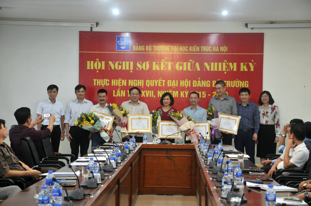 Hội nghị sơ kết giữa nhiệm kỳ Đại hội Đảng bộ Trường Đại học Kiến trúc Hà Nội lần thứ XVII