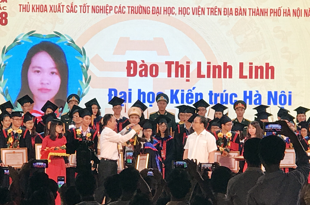 Đào Thị Linh Linh - Sinh viên Đại học Kiến trúc Hà Nội được vinh danh là một trong 88 thủ khoa tốt nghiệp xuất sắc năm 2018