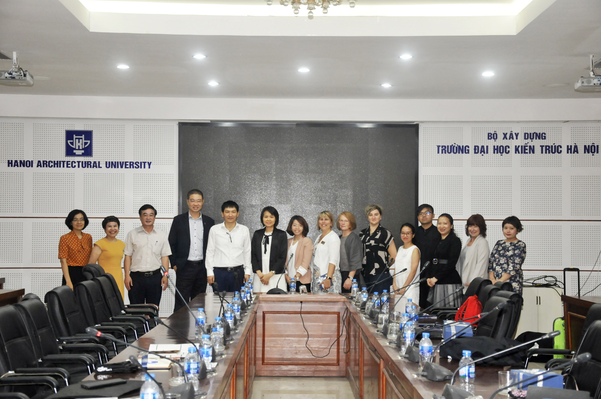 Trường Đại học Kiến trúc Hà Nội tiếp và làm việc với đại diện Đại sứ quán Canada và đoàn các Trường Đại học Canada