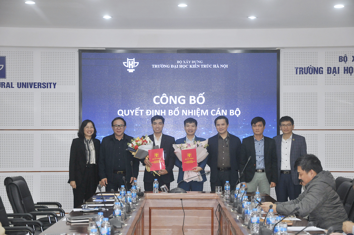 Trao quyết định bổ nhiệm lại cán bộ