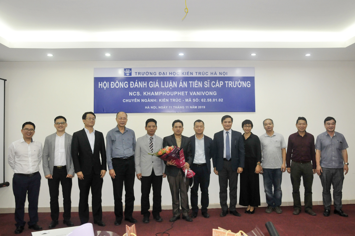 Nghiên cứu sinh Lào Khamphouphet Vanivong bảo vệ thành công Luận án Tiến sĩ chuyên ngành Kiến trúc