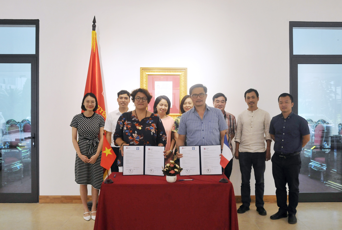 Lễ ký kết biên bản sửa đổi, bổ sung một số thỏa thuận hợp tác đào tạo giữa Trường Đại học Kiến trúc Hà Nội và Đại học Lille - Cộng hòa Pháp