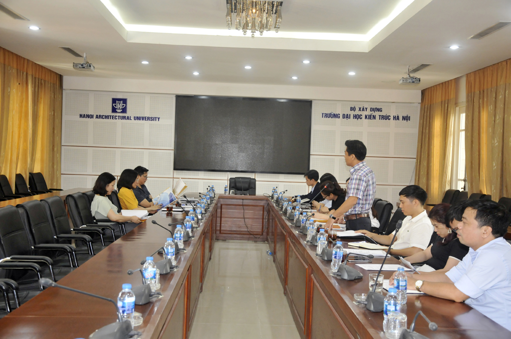 Tiếp và làm việc với I&E Việt Nam và PvcomBank về việc  tài trợ hệ thống kết nối cựu sinh viên