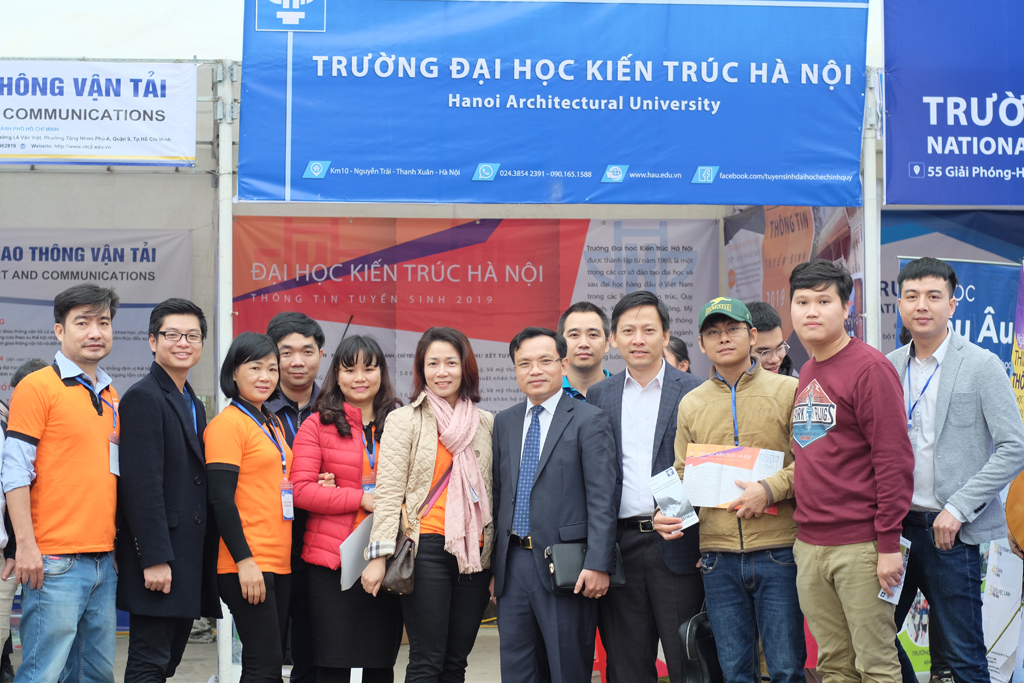 Trường Đại học Kiến trúc Hà Nội tham dự Ngày hội tư vấn tuyển sinh năm 2019