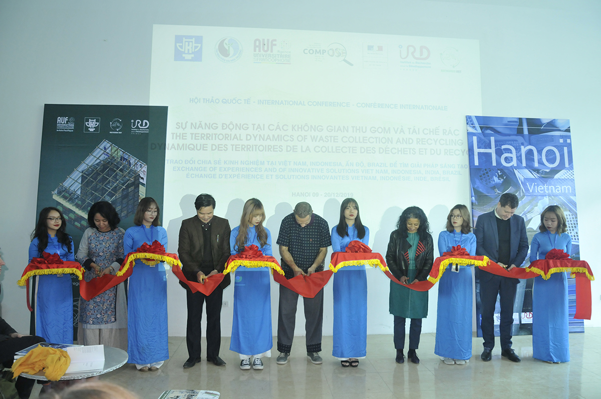 Khai mạc triển lãm “Kén - Ngôi nhà tái chế”