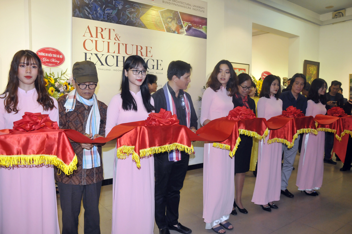 Khai mạc Triển lãm Mỹ thuật Quốc tế 2019