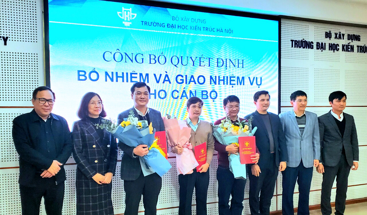 Trao quyết định bổ nhiệm và giao nhiệm vụ cán bộ