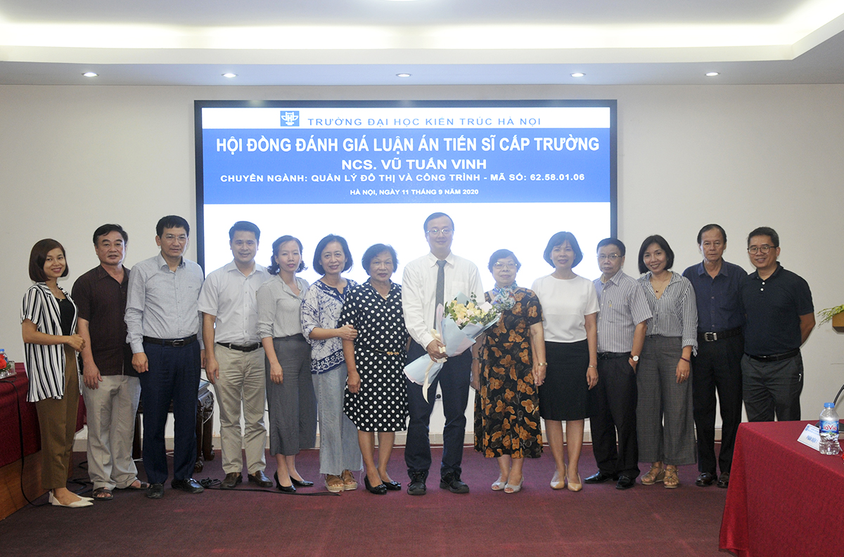 Nghiên cứu sinh Vũ Tuấn Vinh bảo vệ thành công luận án Tiến sĩ chuyên ngành Quản lý đô thị và công trình