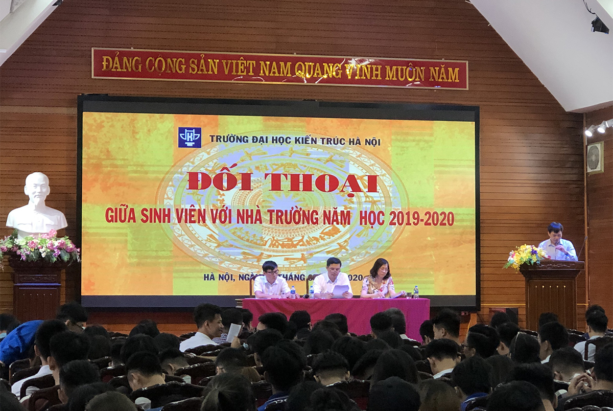 Đối thoại giữa sinh viên Đại học Kiến trúc Hà Nội với Nhà trường năm học 2019 - 2020