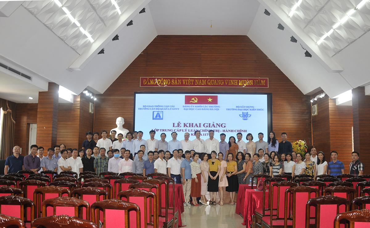 Khai giảng lớp Trung cấp Lý luận Chính trị - Hành chính khóa 117