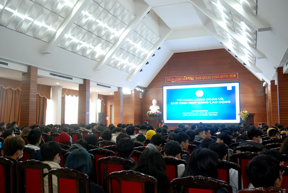 Nói chuyện chuyên đề: Tổ chức Công đoàn về Chế định hợp đồng lao động cho sinh viên khóa 2016 Trường Đại học Kiến trúc Hà Nội