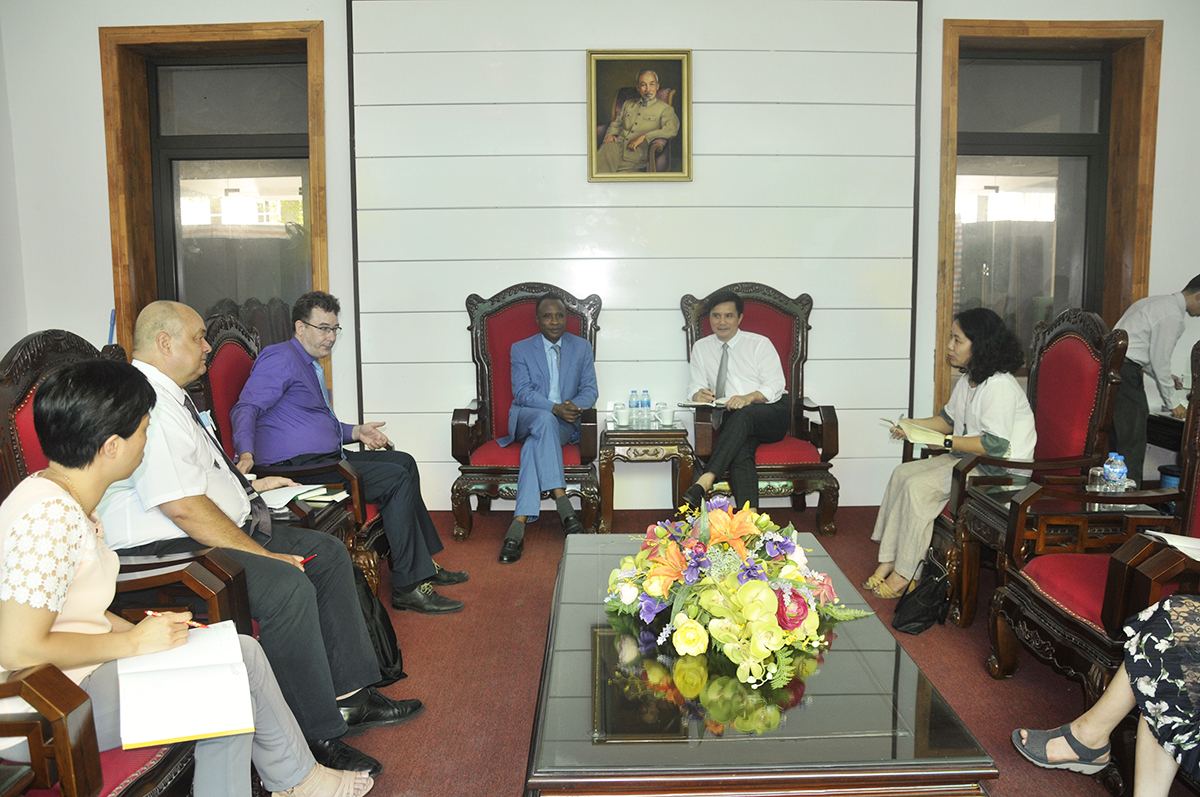 Hiệu trưởng Trường Đại học Kiến Trúc Hà Nội tiếp và làm việc với đoàn Đại sứ quán Pháp và Tổ chức Quốc tế Pháp ngữ