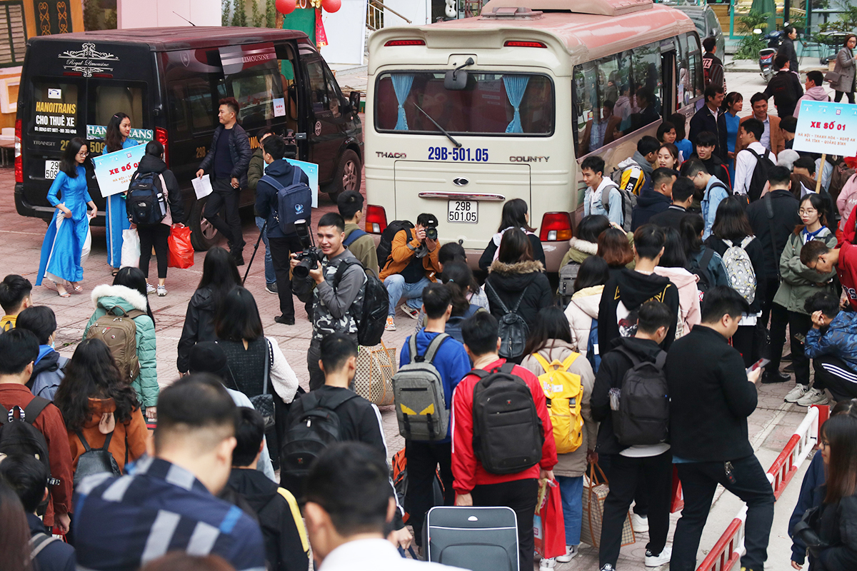 Những chuyến xe miễn phí đưa sinh viên về quê đón tết