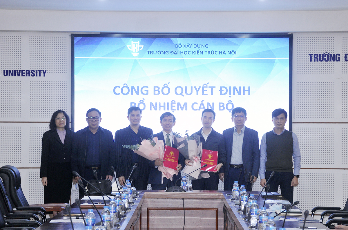 Trao quyết định bổ nhiệm và bổ nhiệm lại cán bộ