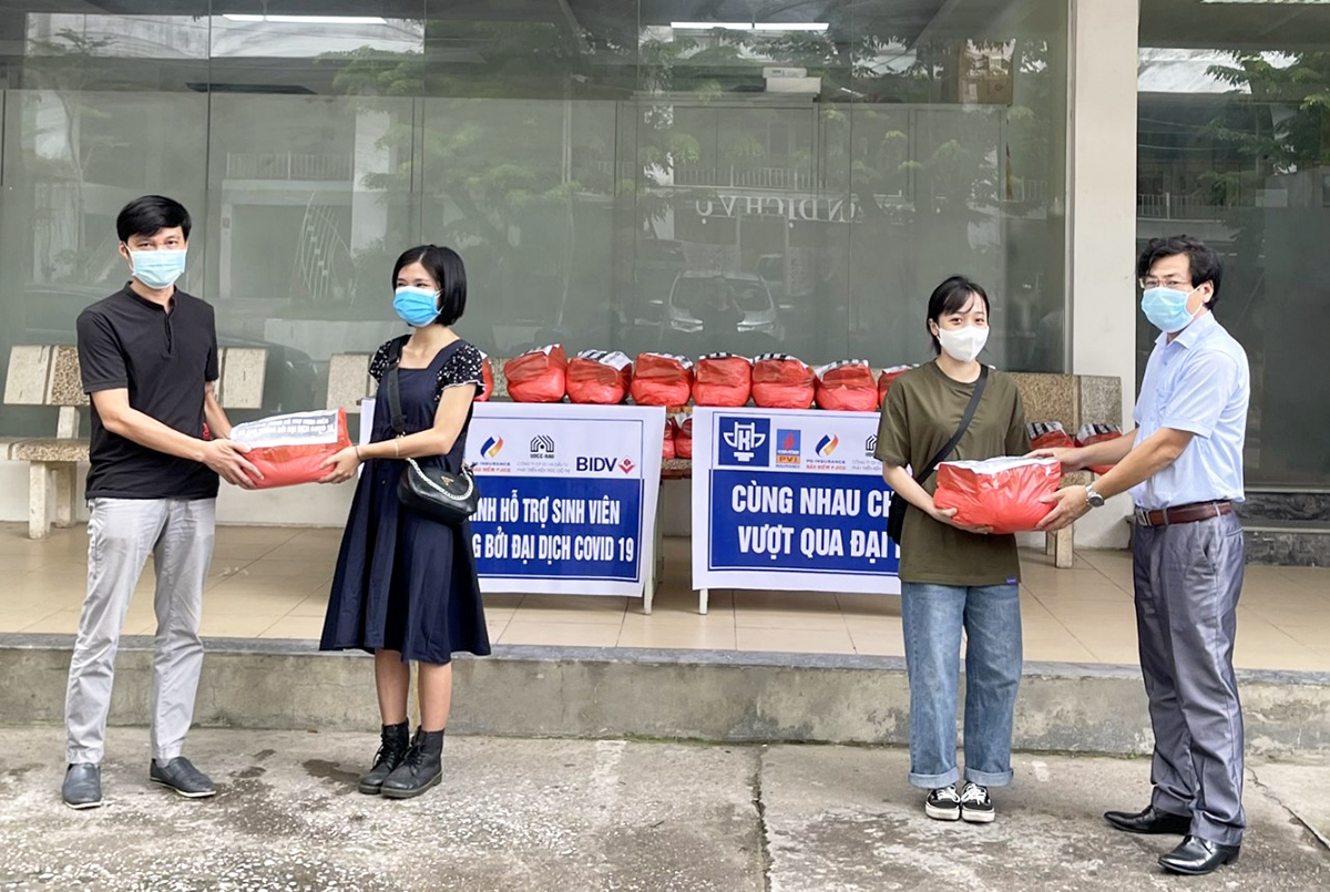 Trường Đại học Kiến trúc Hà Nội hỗ trợ sinh viên vượt qua khó khăn trong mùa dịch