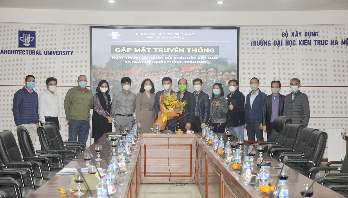 Trường Đại học Kiến trúc Hà Nội gặp mặt các cựu chiến binh nhân kỷ niệm 77 năm ngày thành lập Quân đội Nhân dân Việt Nam, 32 năm ngày hội Quốc phòng toàn dân