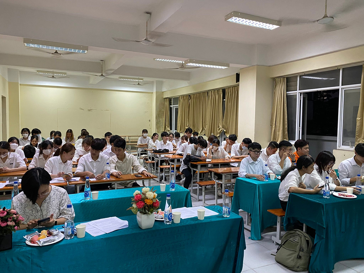 Sinh hoạt chi đoàn tháng 3, thảo luận các cuốn sách viết về Bác Hồ