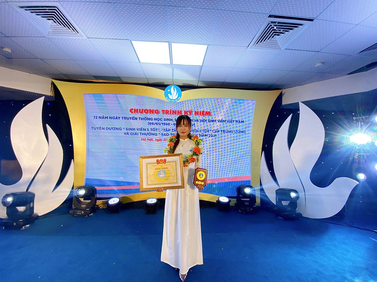 “Sao Tháng Giêng” Thùy Trang: Tự hào 5 năm phấn đấu dưới mái trường Kiến trúc