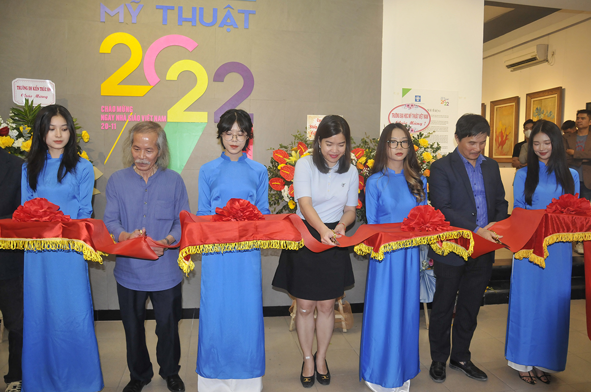 Triển lãm mỹ thuật chào mừng kỷ niệm 40 năm Ngày Nhà giáo Việt Nam 20-11