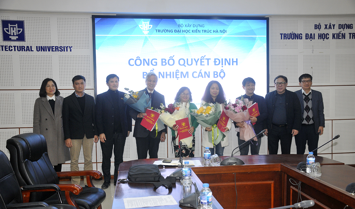 Trao quyết định bổ nhiệm và bổ nhiệm lại cán bộ