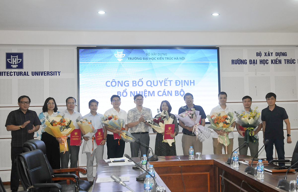 Trao Quyết định điều động, bổ nhiệm và bổ nhiệm lại cán bộ