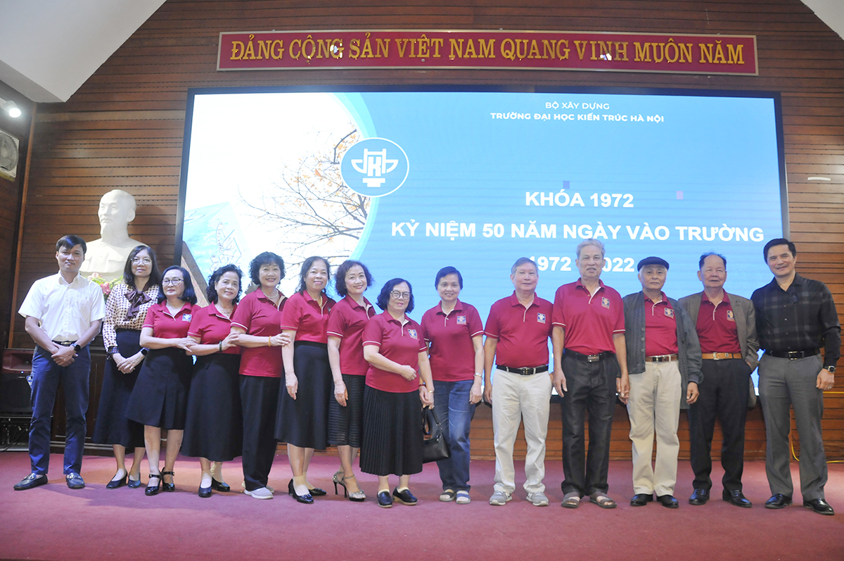 Khoá 1972 Đại học Kiến trúc Hà Nội - 50 năm cuộc gặp mặt ân tình và xúc động