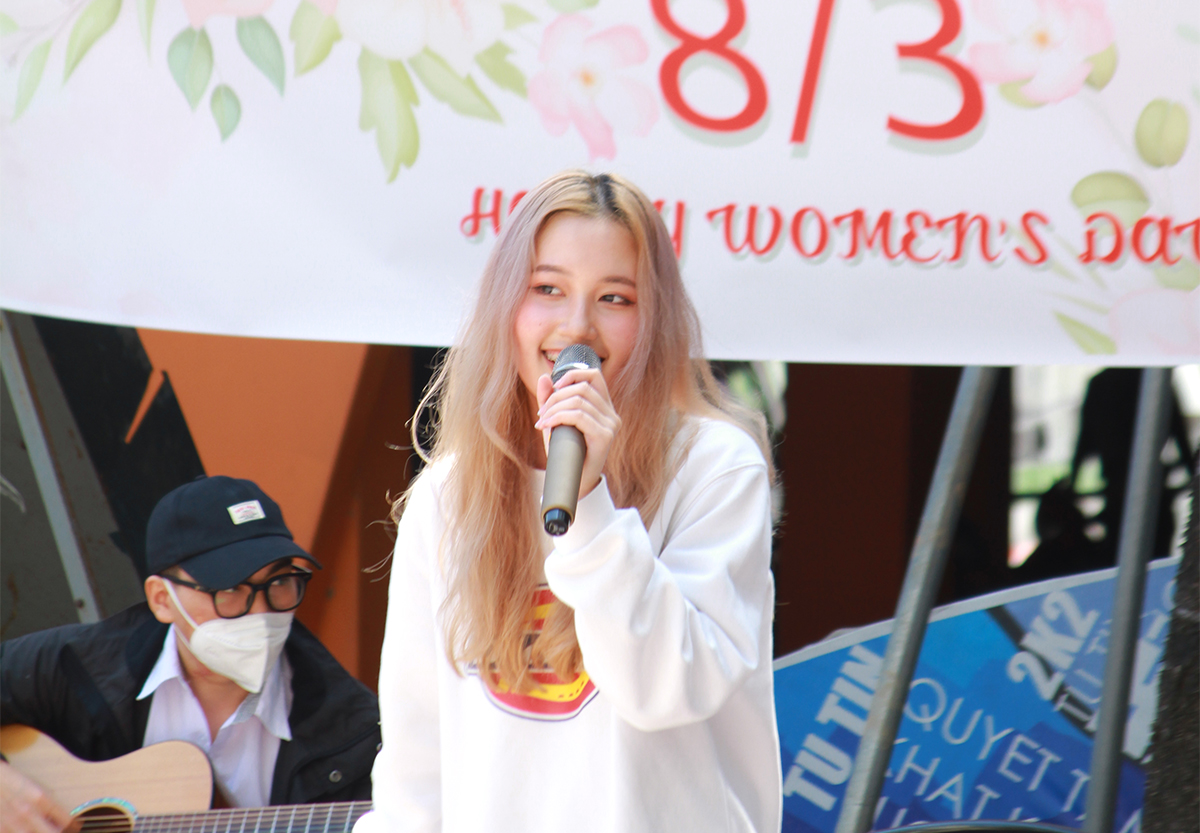 Sinh viên Kiến trúc Hà nội mở Show ca nhạc ngay tại sân trường