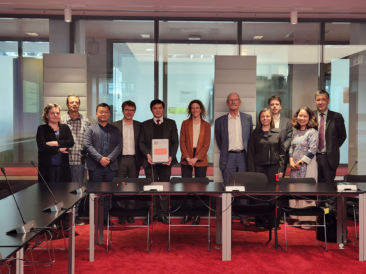 Hiệu trưởng cùng đoàn công tác Trường Đại học Kiến trúc Hà Nội kết thúc tốt đẹp chuyến thăm và làm việc tại Cộng hoà Pháp