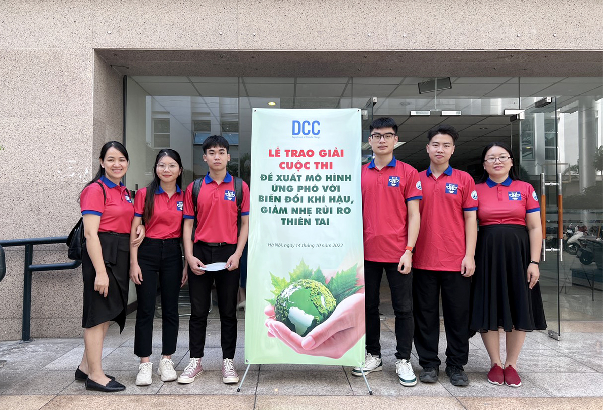 Sinh viên Đại học Kiến trúc Hà Nội xuất sắc giành giải tại cuộc thi do Bộ tài Nguyên và Môi trường tổ chức