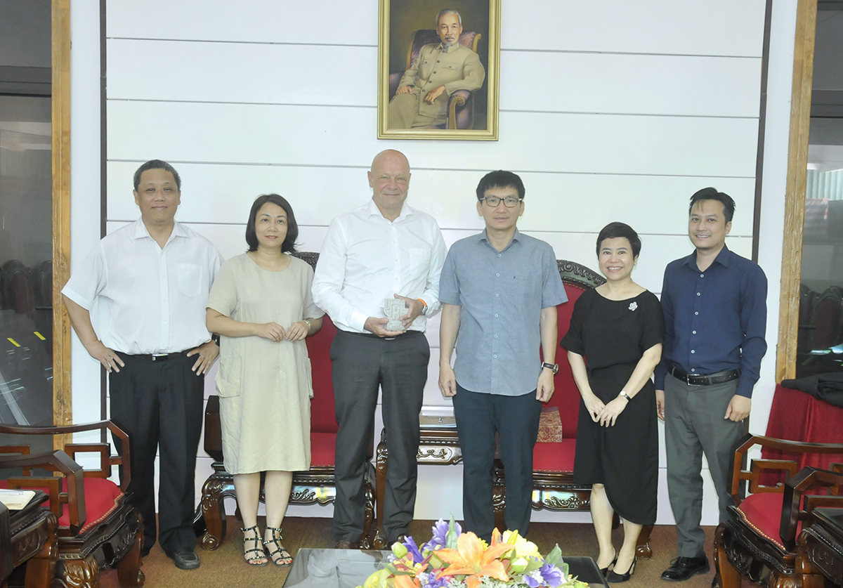 Trường Đại học Kiến trúc Hà Nội tiếp và làm việc với đại diện Viện Giáo dục về Nước IHE DELFT Hà Lan