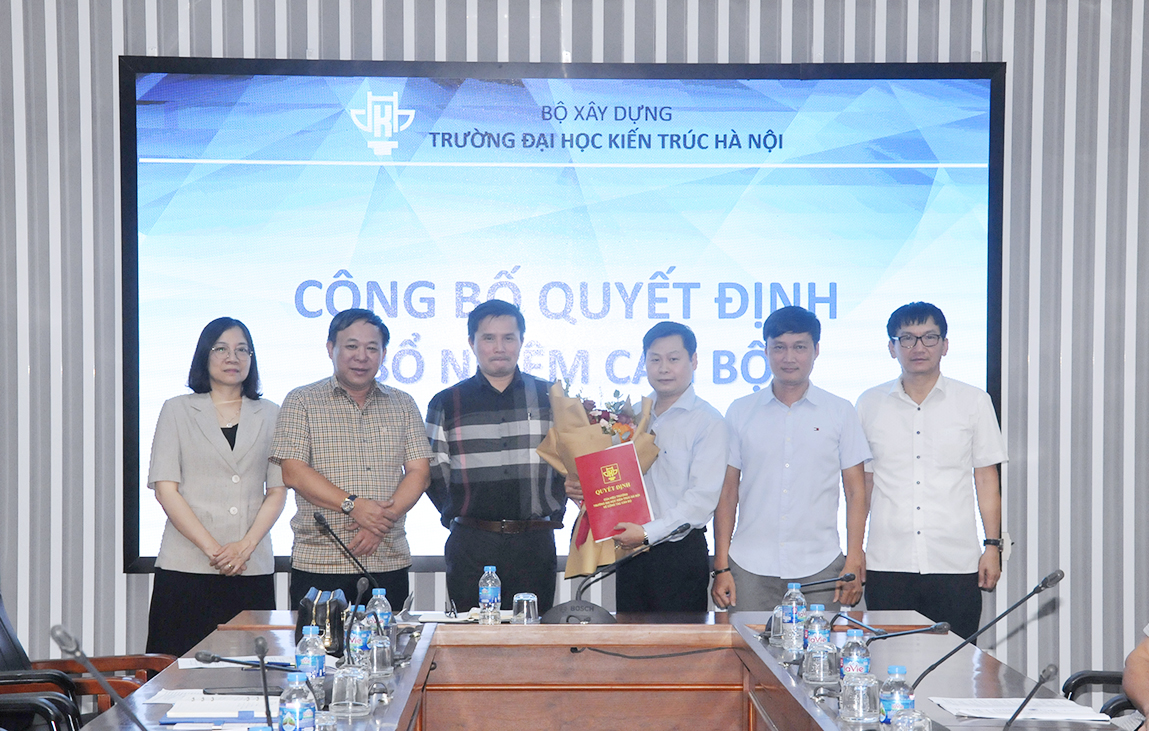 Trường Đại học Kiến trúc Hà Nội trao Quyết định bổ nhiệm lại cán bộ
