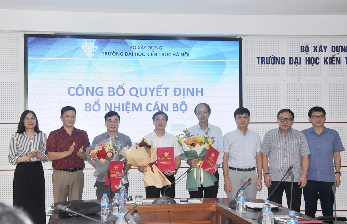 Trường Đại học Kiến trúc Hà Nội trao quyết định bổ nhiệm lại đối với cán bộ