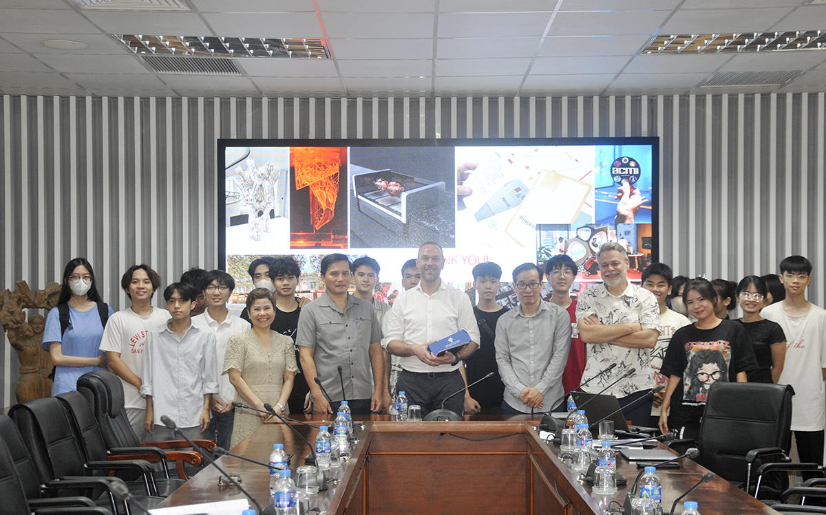 Hiệu trưởng Trường Đại học Kiến trúc Hà Nội tiếp và làm việc với Trường Đại học Công nghệ Swinburne Úc