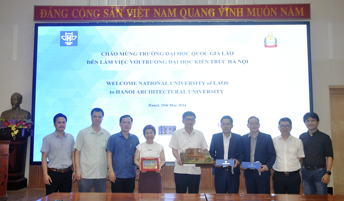 Đón tiếp đoàn đại biểu Trường Đại học Quốc gia Lào sang thăm và làm việc tại Trường Đại học Kiến trúc Hà Nội