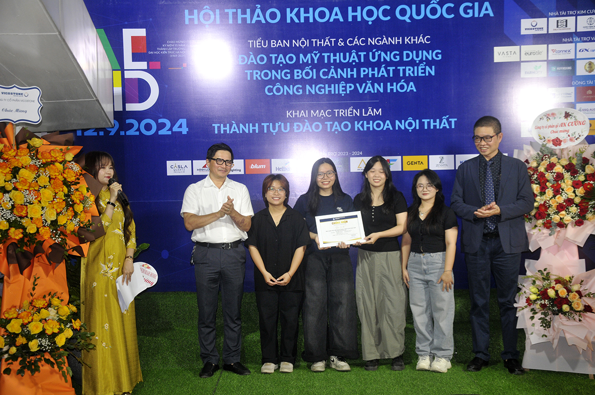 Khai mạc Triển lãm thành tựu đào tạo Khoa Nội thất