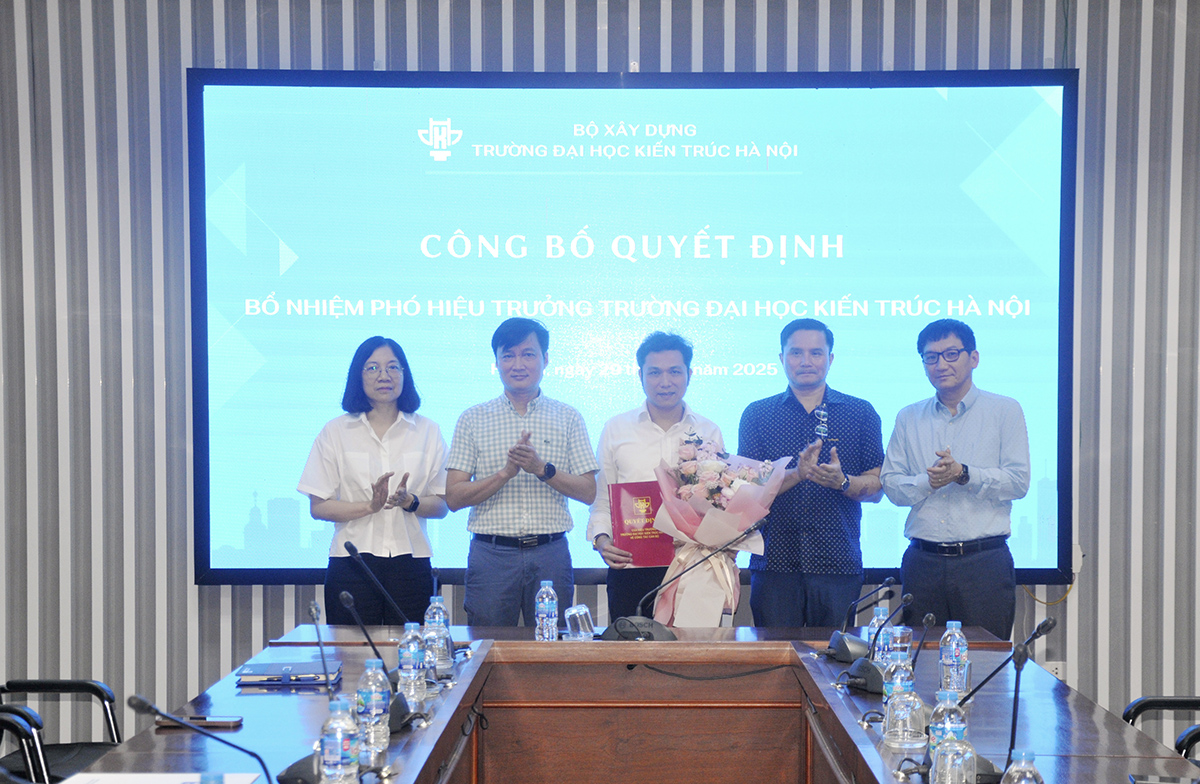 Trường Đại học Kiến trúc Hà Nội công bố và trao Quyết định bổ nhiệm Tân Phó Hiệu trưởng