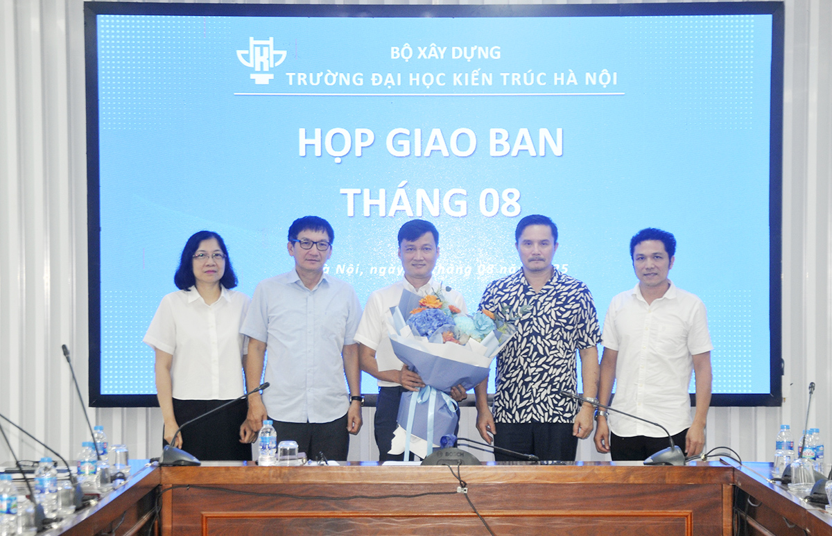 Trường Đại học Kiến trúc Hà Nội gặp mặt chúc mừng đồng chí Phạm Trọng Thuật - Chủ tịch Hội đồng Trường nhận nhiệm vụ mới