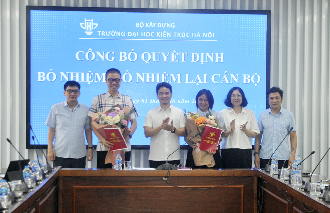 Hiệu trưởng Trường Đại học Kiến trúc Hà Nội trao Quyết định bổ nhiệm lại lãnh đạo các đơn vị tại Hội nghị giao ban công tác tháng 5/2026
