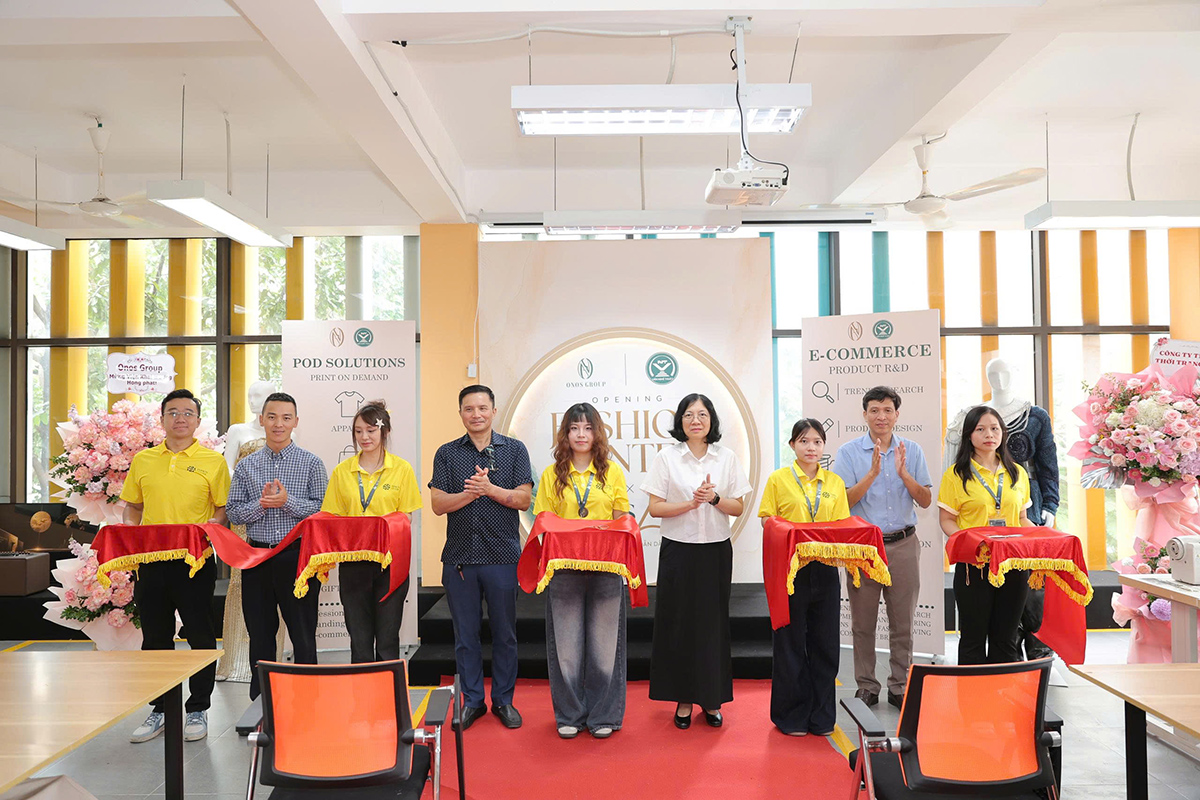 Trường Đại học Kiến trúc Hà Nội khai trương Fashion Center & Onos Lab
